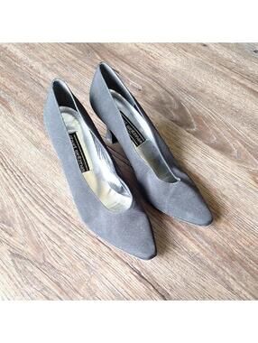 Stuart Weitzman Black Closed Toe Heel Size 8